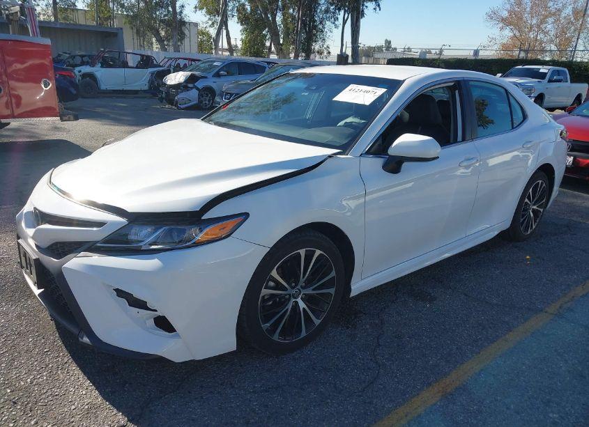 Photo 2 of 2019 Toyota Camry SE (VIN 4T1B11HK8KU178196)