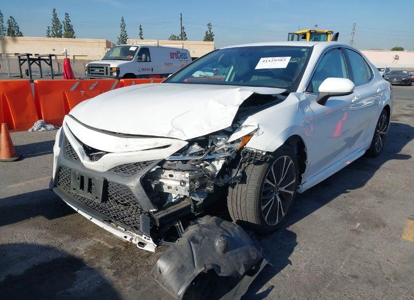 Photo 2 of 2019 Toyota Camry SE (VIN 4T1B11HK8KU180109)