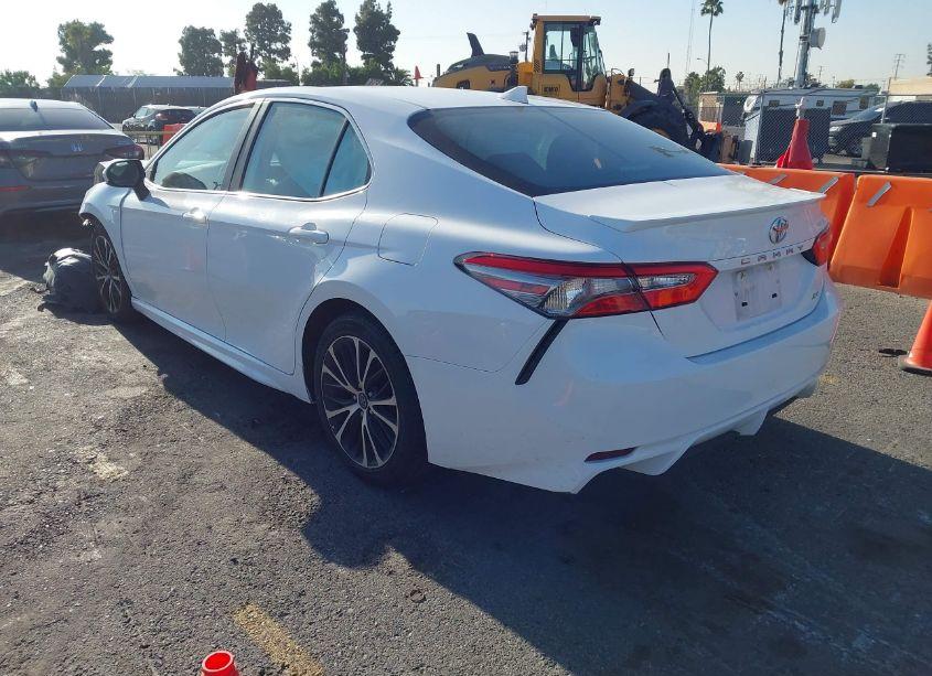 Photo 3 of 2019 Toyota Camry SE (VIN 4T1B11HK8KU180109)