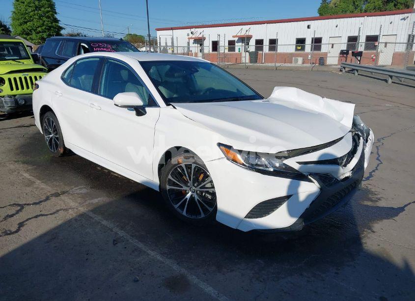 2019 Toyota Camry SE (VIN 4T1B11HK8KU181311) main photo