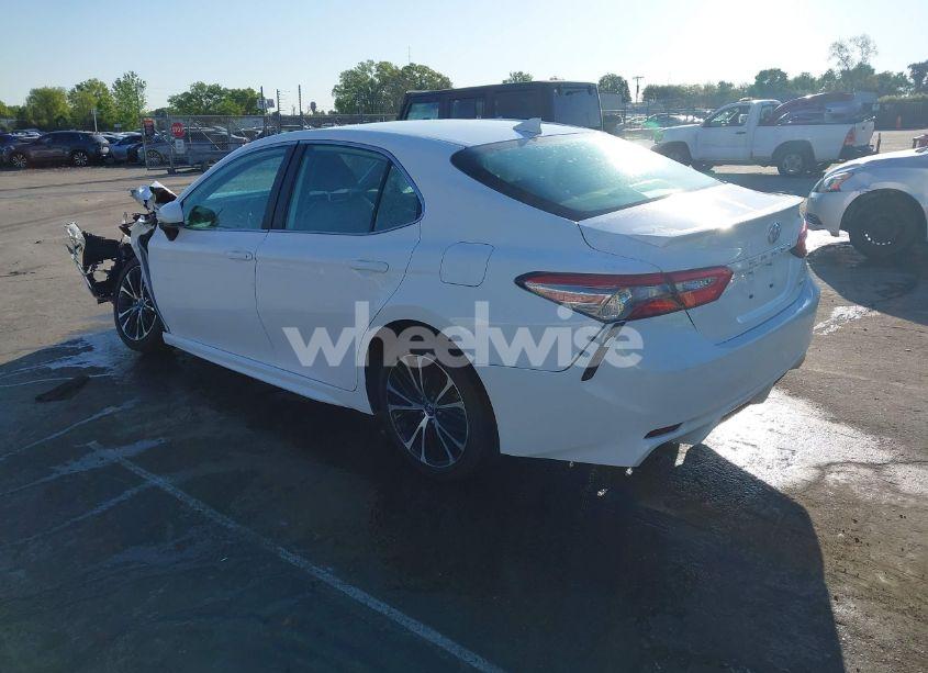 Photo 3 of 2019 Toyota Camry SE (VIN 4T1B11HK8KU181311)