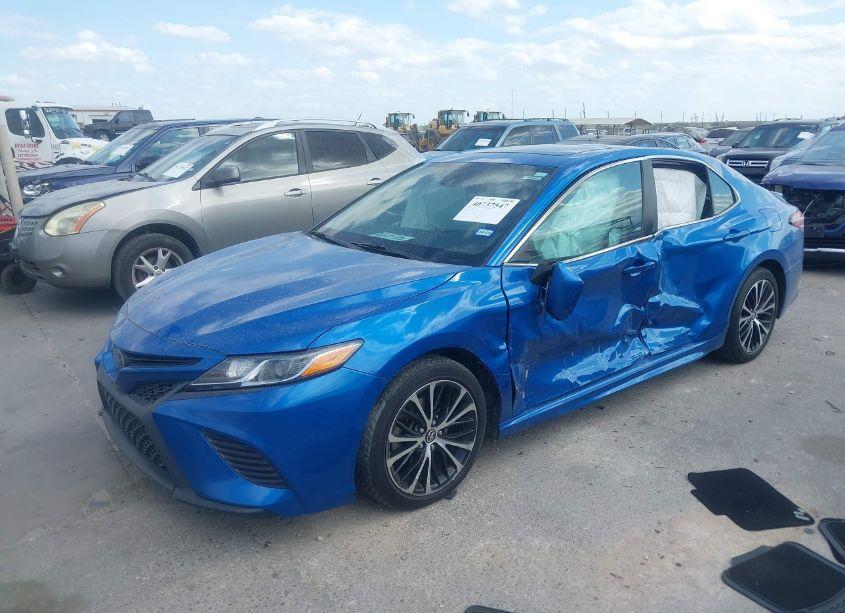 Photo 2 of 2019 Toyota Camry SE (VIN 4T1B11HK8KU187075)