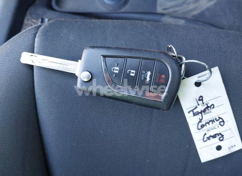 Photo 11 of 2019 Toyota Camry LE (VIN 4T1B11HK8KU191370)