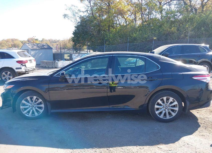 Photo 14 of 2019 Toyota Camry LE (VIN 4T1B11HK8KU191370)