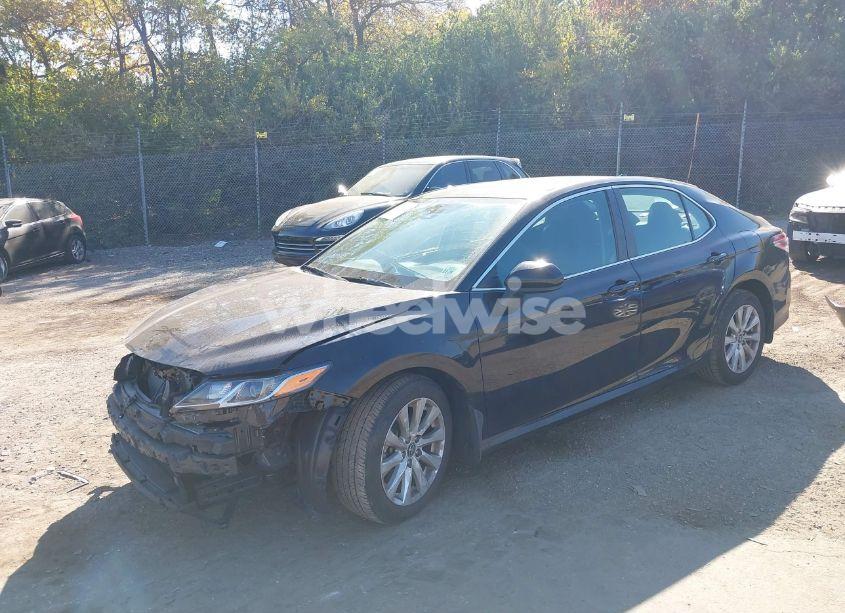 Photo 2 of 2019 Toyota Camry LE (VIN 4T1B11HK8KU191370)