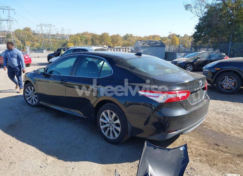 Photo 3 of 2019 Toyota Camry LE (VIN 4T1B11HK8KU191370)