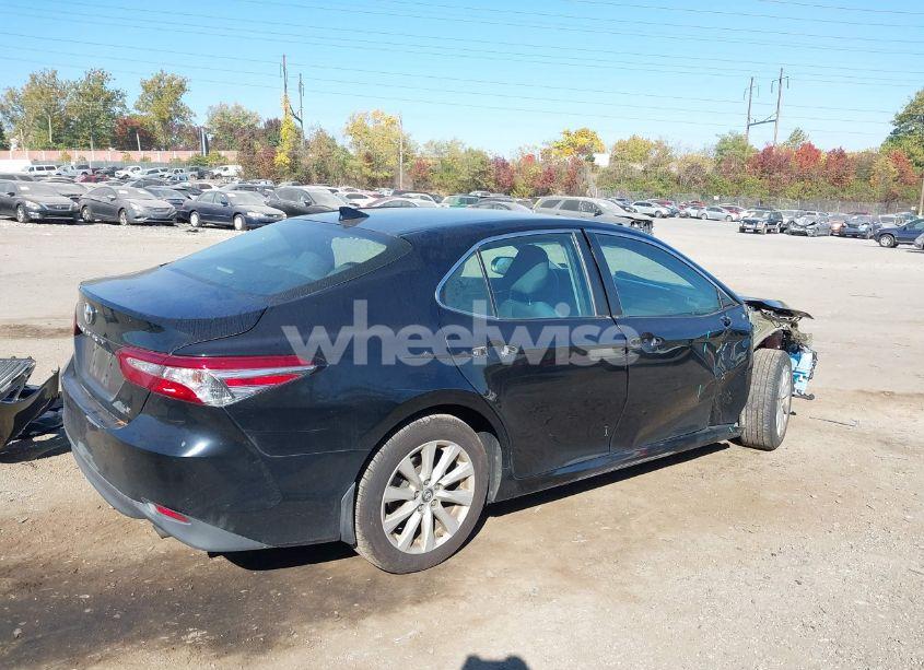 Photo 4 of 2019 Toyota Camry LE (VIN 4T1B11HK8KU191370)