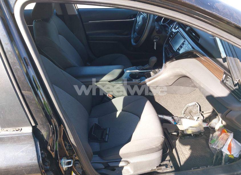 Photo 5 of 2019 Toyota Camry LE (VIN 4T1B11HK8KU191370)