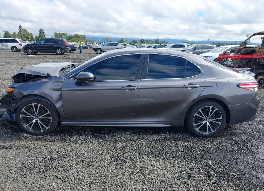 Photo 14 of 2019 Toyota Camry SE (VIN 4T1B11HK8KU206028)