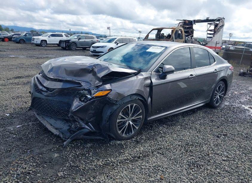 Photo 2 of 2019 Toyota Camry SE (VIN 4T1B11HK8KU206028)