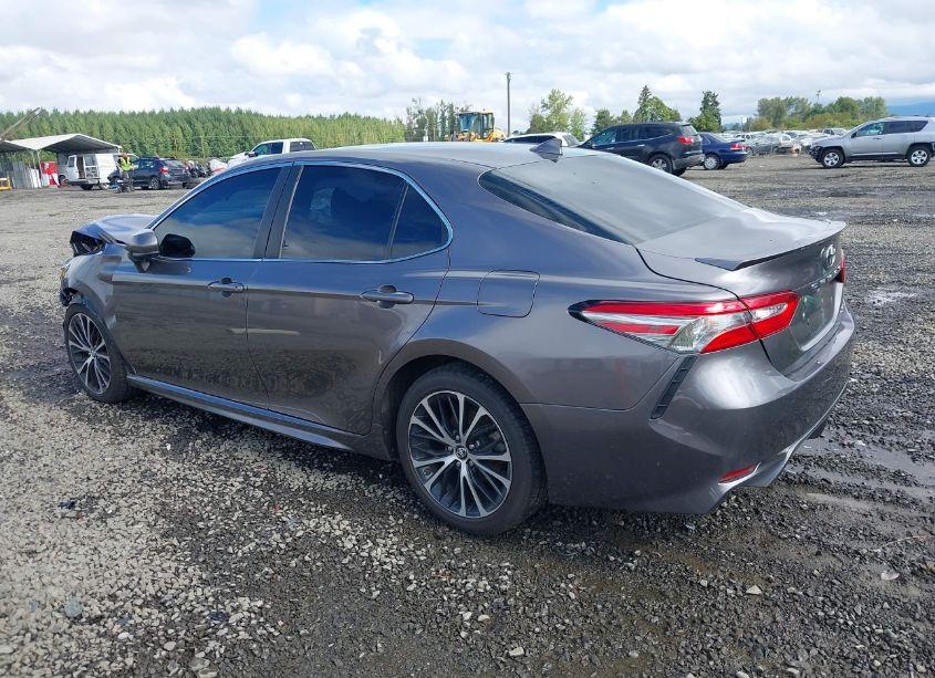 Photo 3 of 2019 Toyota Camry SE (VIN 4T1B11HK8KU206028)