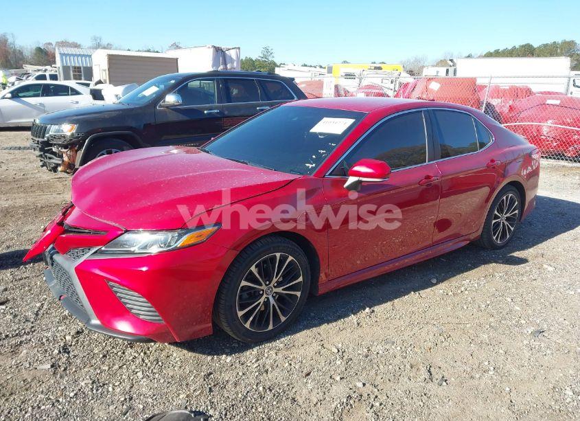 Photo 2 of 2019 Toyota Camry SE (VIN 4T1B11HK8KU214419)