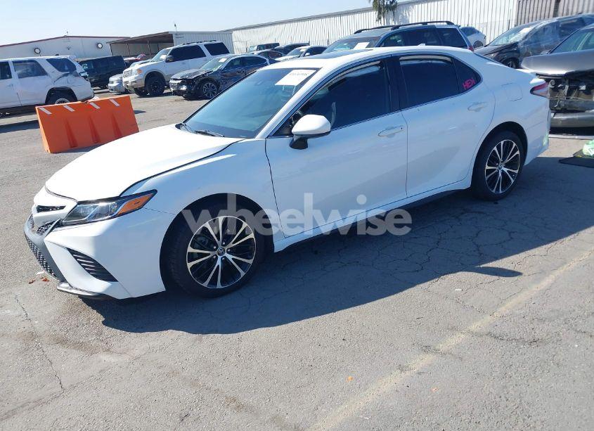 Photo 2 of 2019 Toyota Camry SE (VIN 4T1B11HK8KU220964)