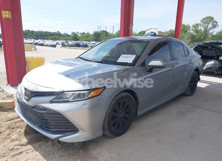 Photo 2 of 2019 Toyota Camry LE (VIN 4T1B11HK8KU228482)