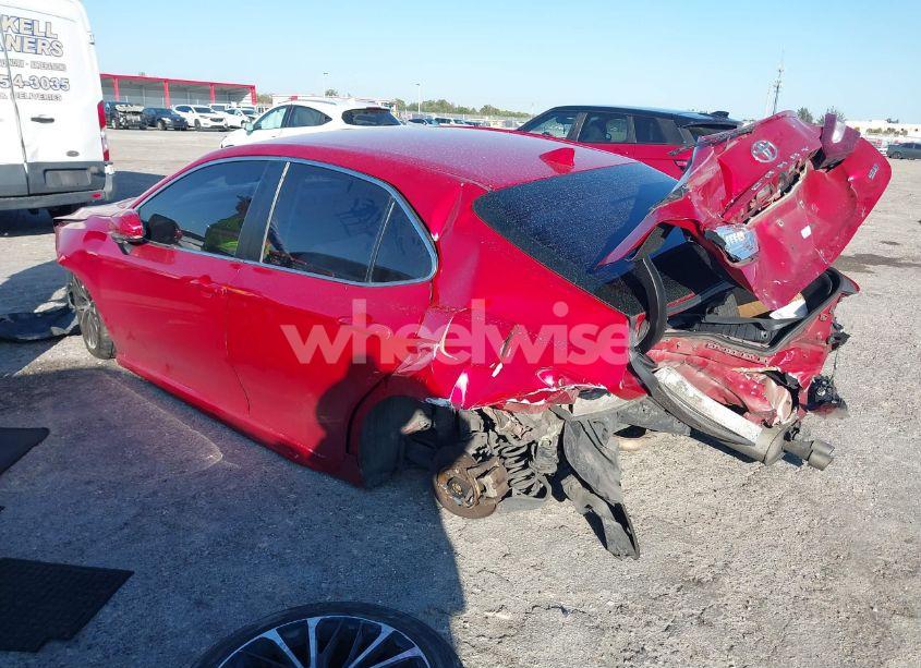 Photo 3 of 2019 Toyota Camry SE (VIN 4T1B11HK8KU231852)