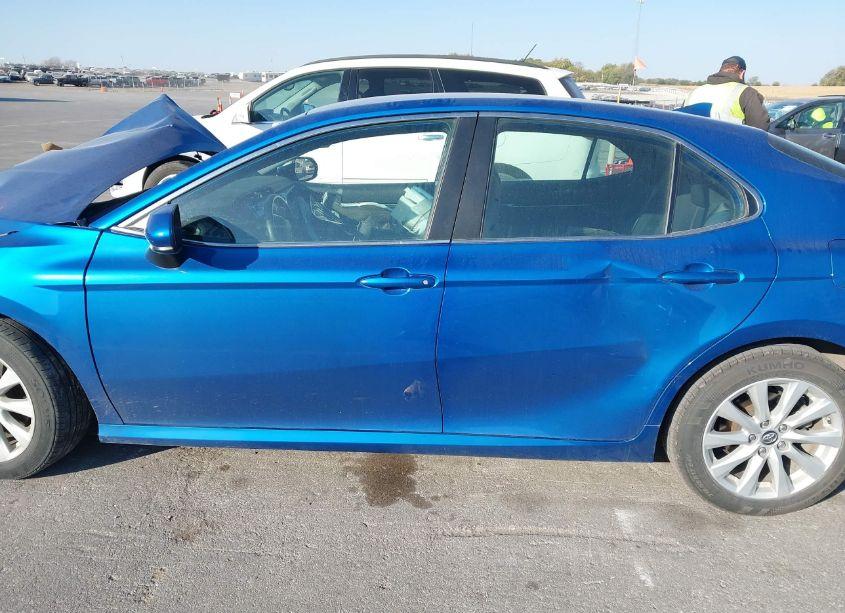 Photo 15 of 2019 Toyota Camry LE (VIN 4T1B11HK8KU237456)