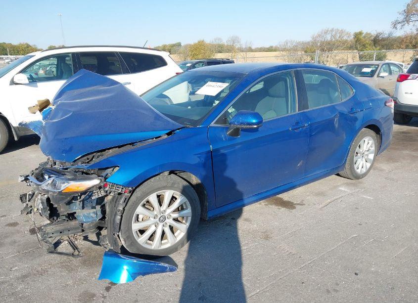 Photo 2 of 2019 Toyota Camry LE (VIN 4T1B11HK8KU237456)