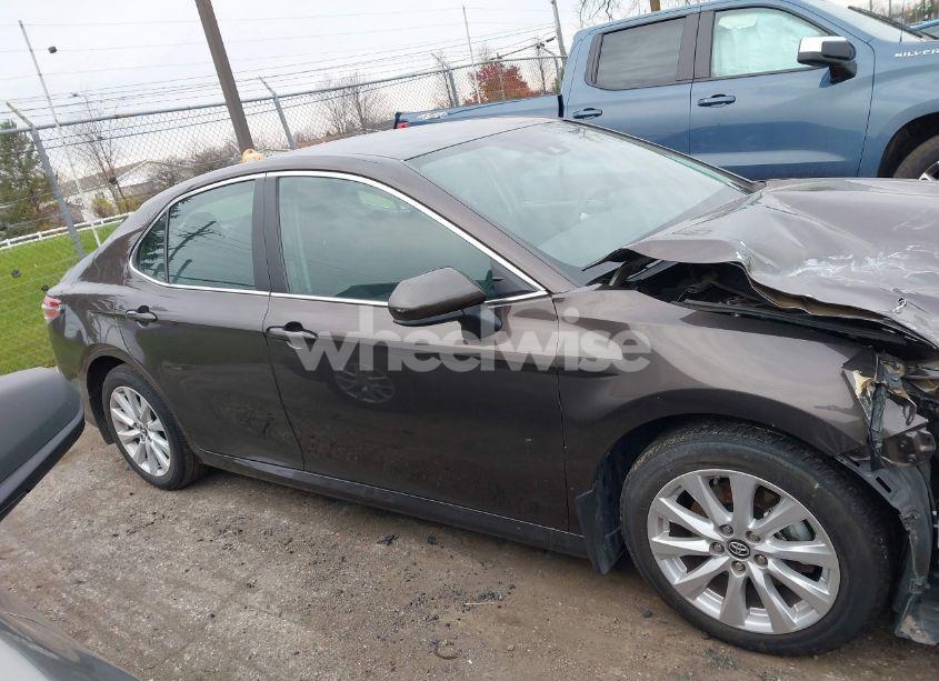 Photo 14 of 2019 Toyota Camry LE (VIN 4T1B11HK8KU247310)