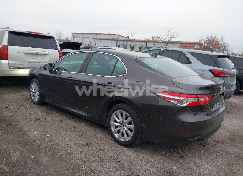 Photo 3 of 2019 Toyota Camry LE (VIN 4T1B11HK8KU247310)