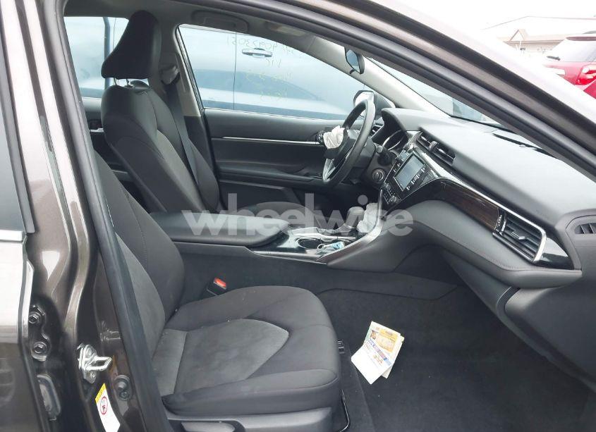 Photo 5 of 2019 Toyota Camry LE (VIN 4T1B11HK8KU247310)