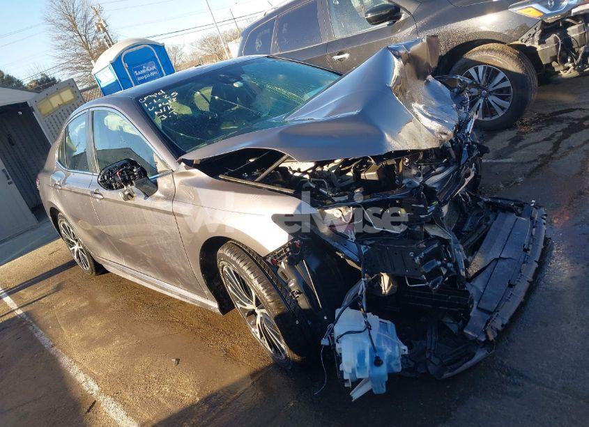 2019 Toyota Camry SE (VIN 4T1B11HK8KU248618) main photo