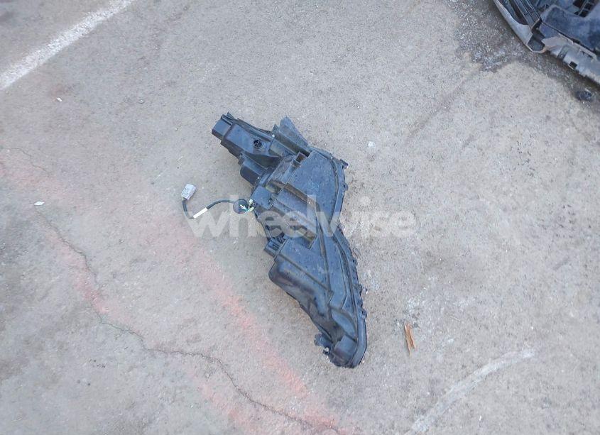 Photo 11 of 2019 Toyota Camry SE (VIN 4T1B11HK8KU248618)