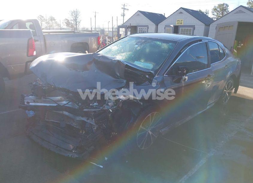 Photo 2 of 2019 Toyota Camry SE (VIN 4T1B11HK8KU248618)