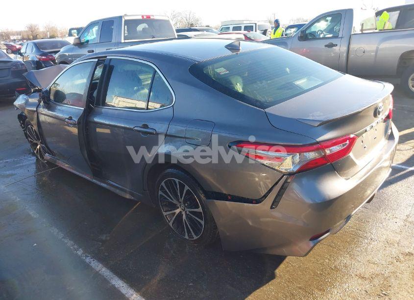 Photo 3 of 2019 Toyota Camry SE (VIN 4T1B11HK8KU248618)