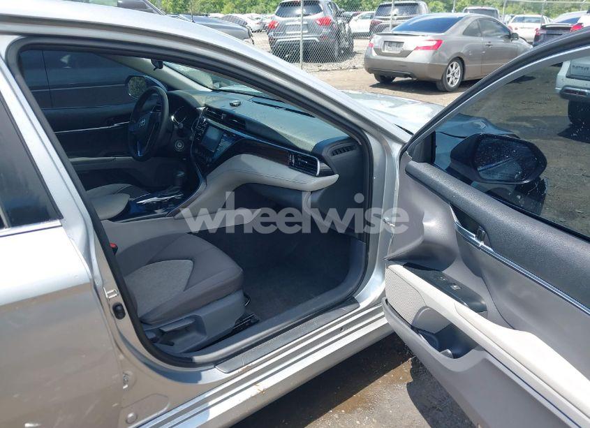 Photo 5 of 2019 Toyota Camry LE (VIN 4T1B11HK8KU269257)