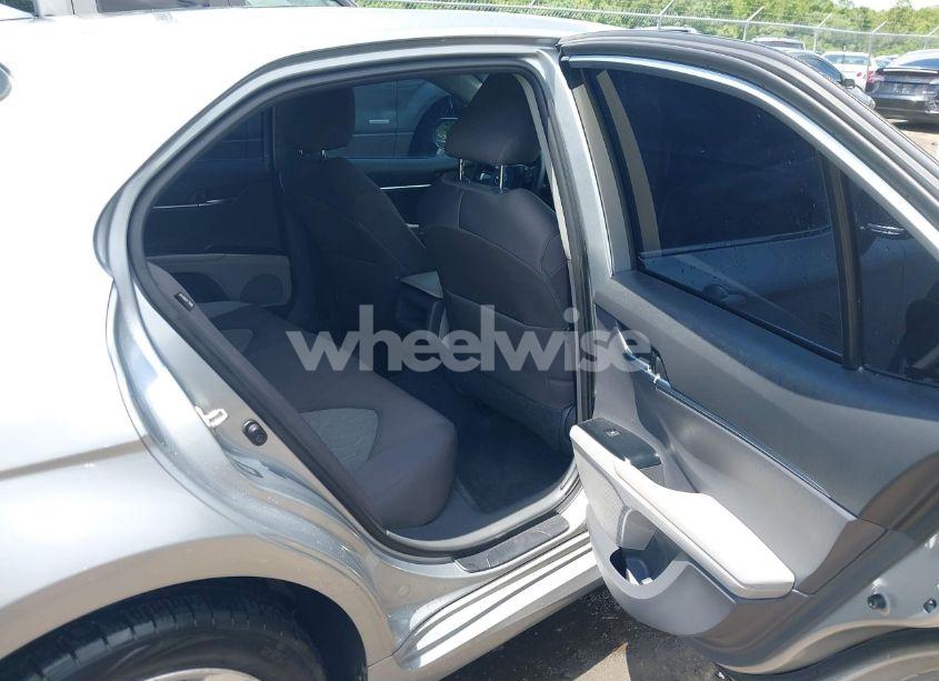 Photo 8 of 2019 Toyota Camry LE (VIN 4T1B11HK8KU269257)