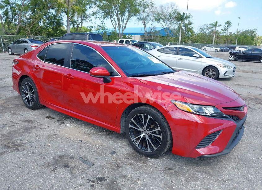 2019 Toyota Camry SE (VIN 4T1B11HK8KU277276) main photo