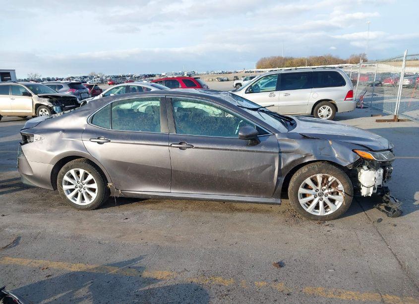 Photo 14 of 2019 Toyota Camry LE (VIN 4T1B11HK8KU688533)