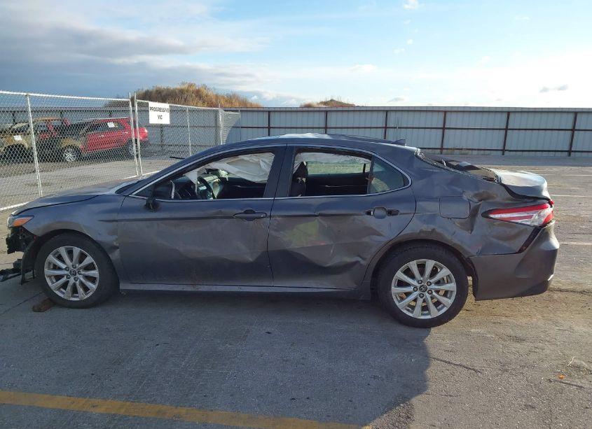 Photo 15 of 2019 Toyota Camry LE (VIN 4T1B11HK8KU688533)