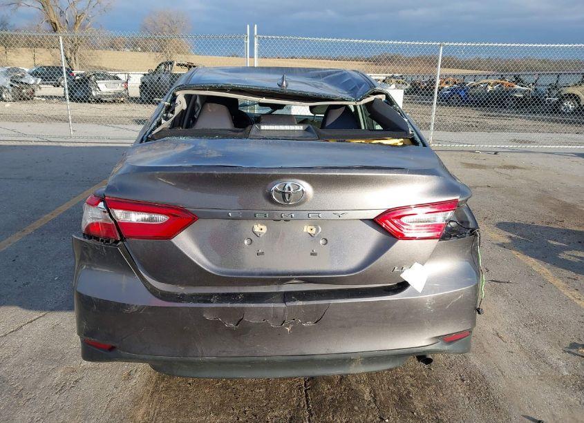 Photo 17 of 2019 Toyota Camry LE (VIN 4T1B11HK8KU688533)