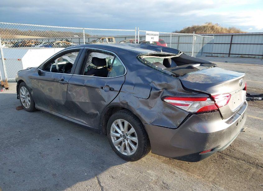 Photo 3 of 2019 Toyota Camry LE (VIN 4T1B11HK8KU688533)
