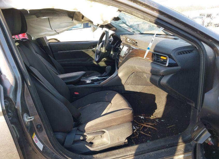 Photo 5 of 2019 Toyota Camry LE (VIN 4T1B11HK8KU688533)