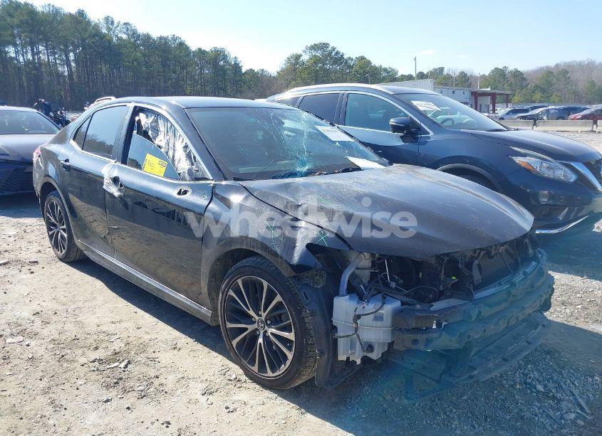 2019 Toyota Camry SE (VIN 4T1B11HK8KU691979) main photo