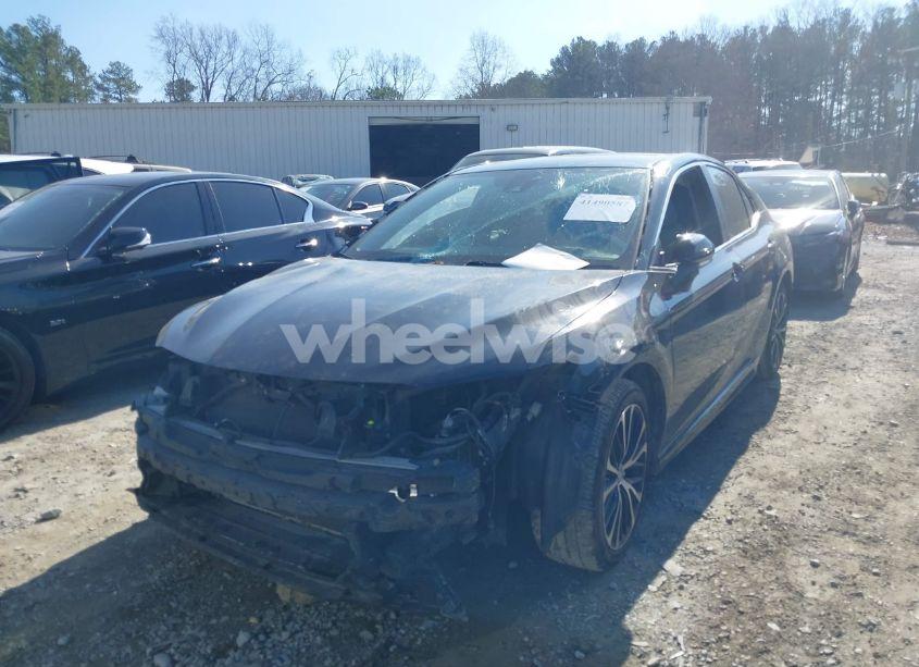 Photo 2 of 2019 Toyota Camry SE (VIN 4T1B11HK8KU691979)