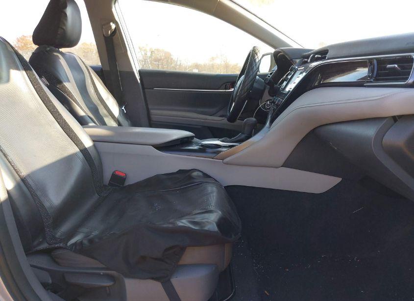 Photo 5 of 2019 Toyota Camry LE (VIN 4T1B11HK8KU693893)