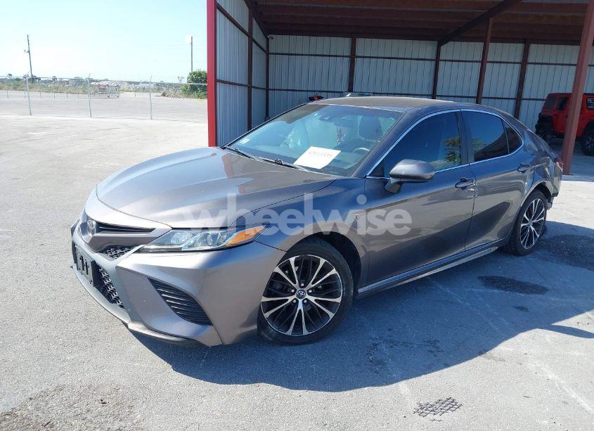 Photo 2 of 2019 Toyota Camry SE (VIN 4T1B11HK8KU695076)