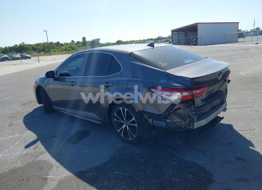 Photo 3 of 2019 Toyota Camry SE (VIN 4T1B11HK8KU695076)