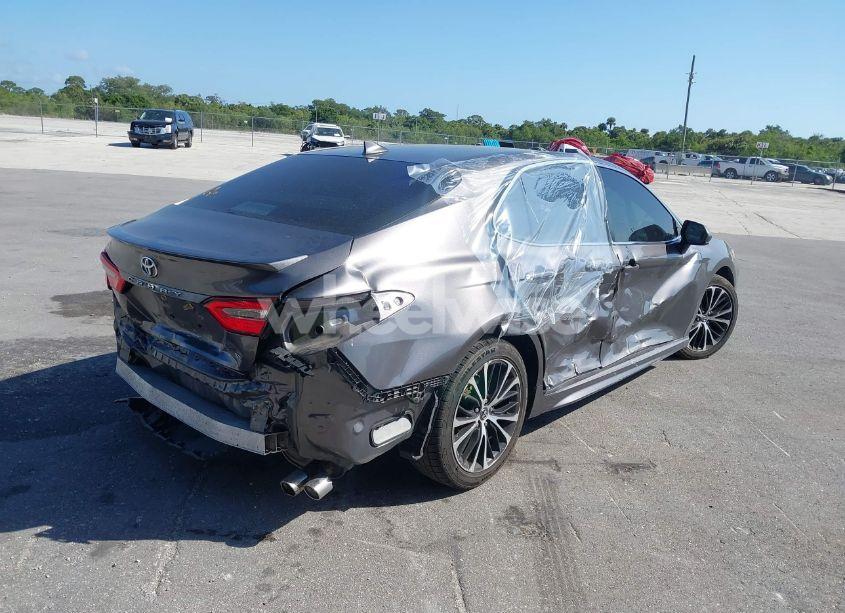 Photo 4 of 2019 Toyota Camry SE (VIN 4T1B11HK8KU695076)