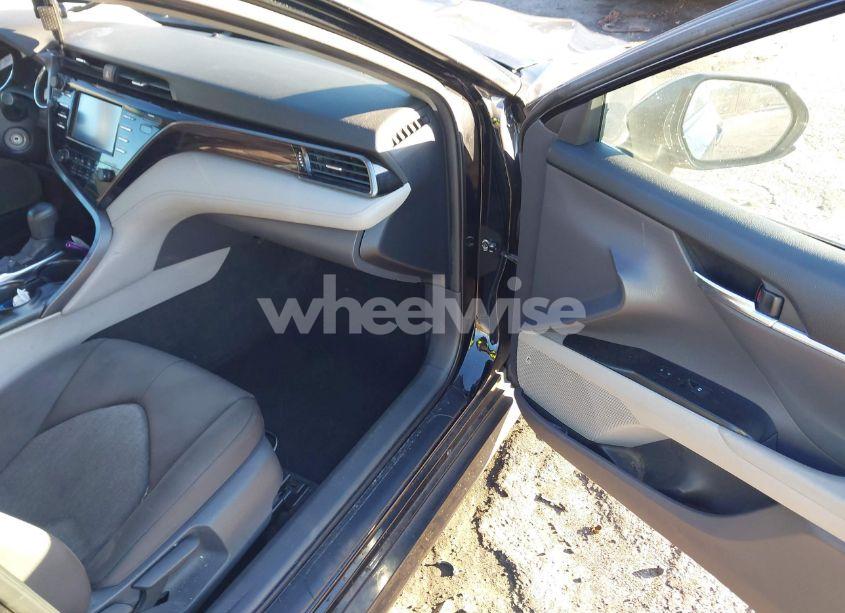 Photo 5 of 2019 Toyota Camry LE (VIN 4T1B11HK8KU703709)