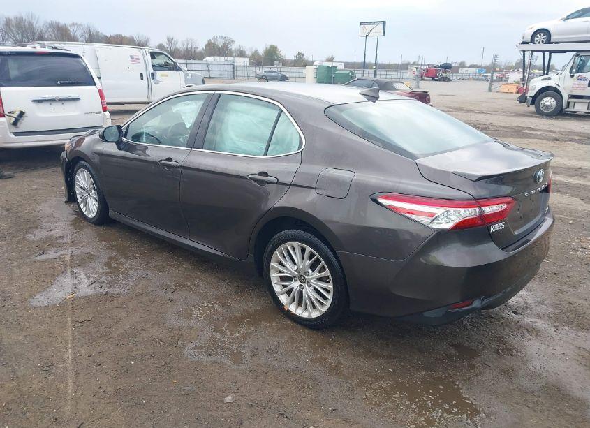 Photo 3 of 2019 Toyota Camry XLE (VIN 4T1B11HK8KU706156)