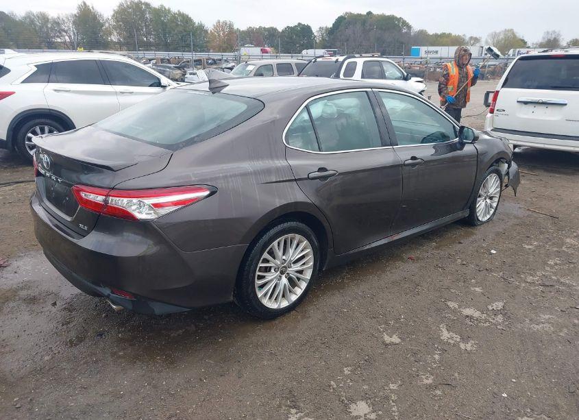Photo 4 of 2019 Toyota Camry XLE (VIN 4T1B11HK8KU706156)