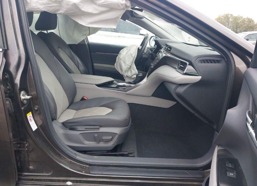 Photo 5 of 2019 Toyota Camry XLE (VIN 4T1B11HK8KU706156)