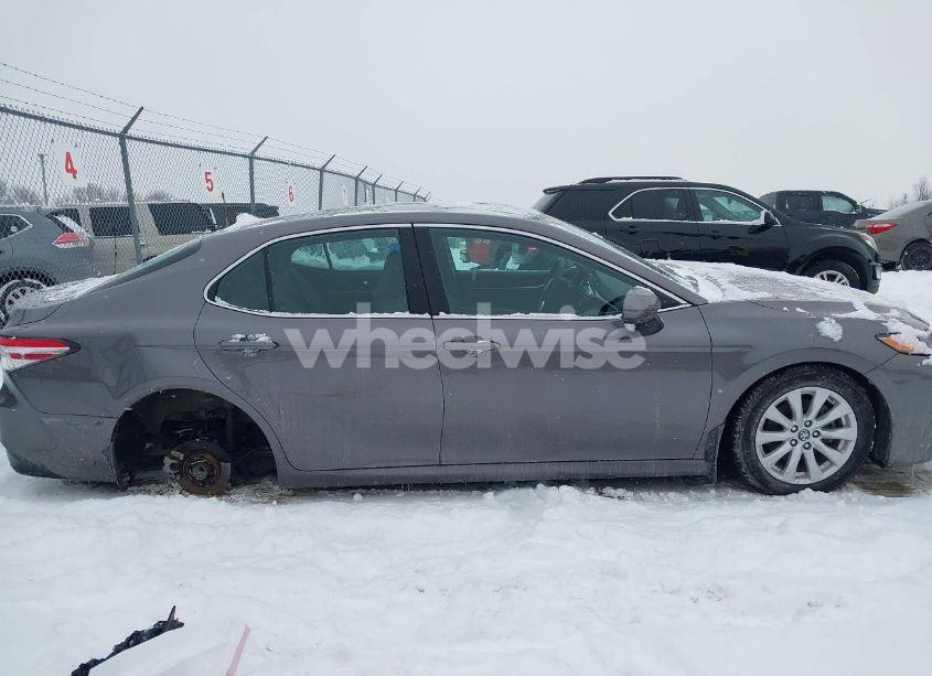 Photo 13 of 2019 Toyota Camry LE (VIN 4T1B11HK8KU706285)