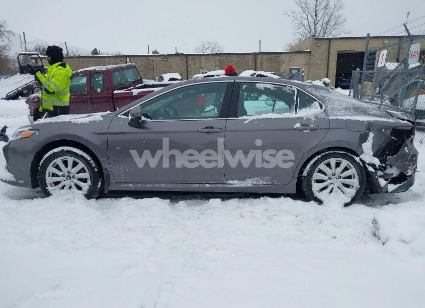 Photo 14 of 2019 Toyota Camry LE (VIN 4T1B11HK8KU706285)