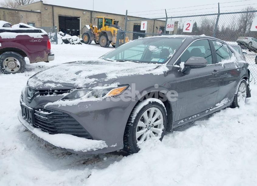 Photo 2 of 2019 Toyota Camry LE (VIN 4T1B11HK8KU706285)