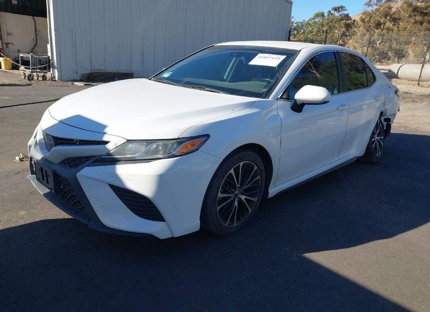 Photo 2 of 2019 Toyota Camry SE (VIN 4T1B11HK8KU714354)